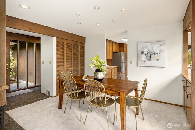 17814 NE 8th Place, Bellevue, WA 98008