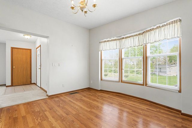 700 Hillcrest Lane, Crystal Lake, IL 60014