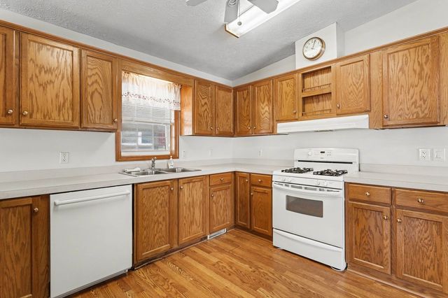 700 Hillcrest Lane, Crystal Lake, IL 60014