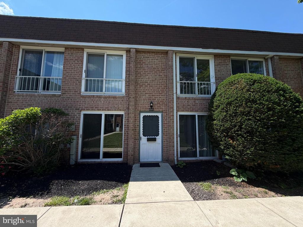 406 BRANDYWINE CT, Warminster, PA 18974