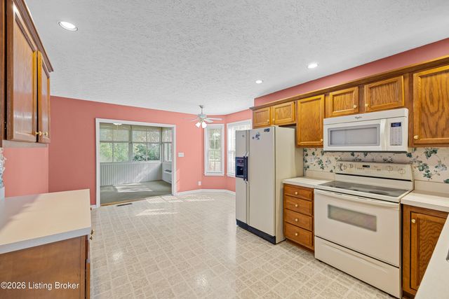 703 Eastgate Village Pl, Louisville, KY 40223