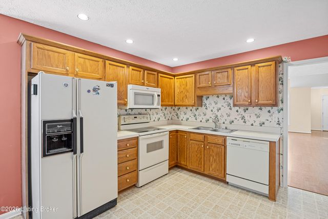 703 Eastgate Village Pl, Louisville, KY 40223