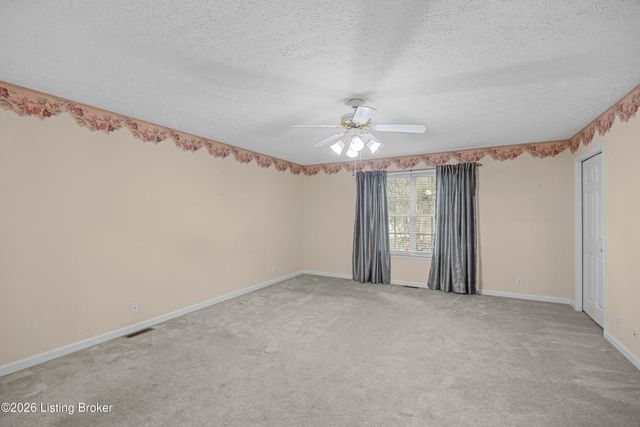 703 Eastgate Village Pl, Louisville, KY 40223