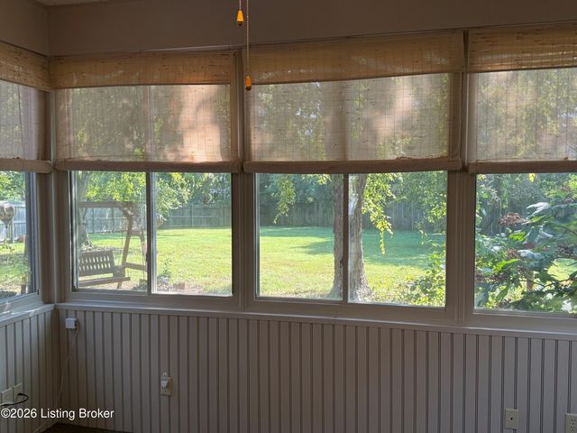 703 Eastgate Village Pl, Louisville, KY 40223