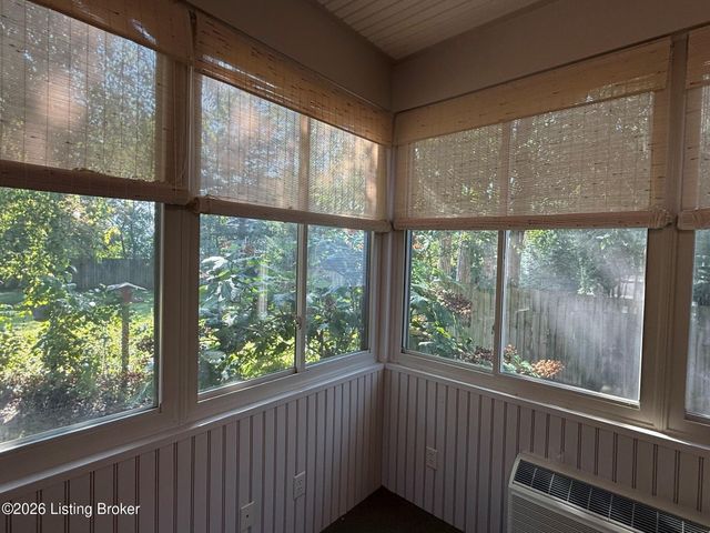 703 Eastgate Village Pl, Louisville, KY 40223
