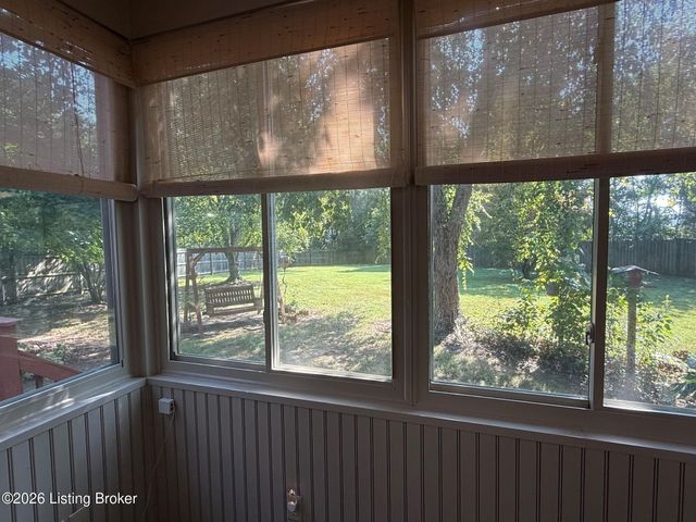 703 Eastgate Village Pl, Louisville, KY 40223