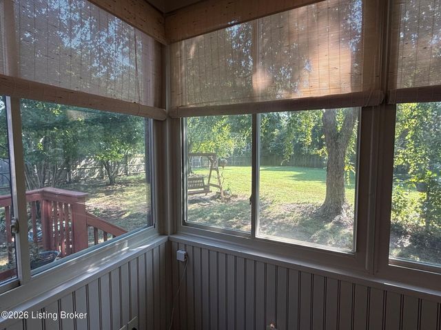 703 Eastgate Village Pl, Louisville, KY 40223