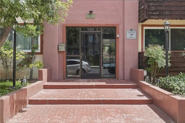 5414 Newcastle Avenue 50, Encino, CA 91316