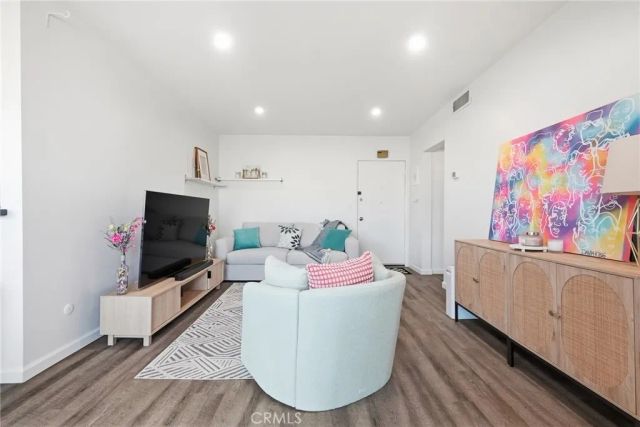 5414 Newcastle Avenue 50, Encino, CA 91316