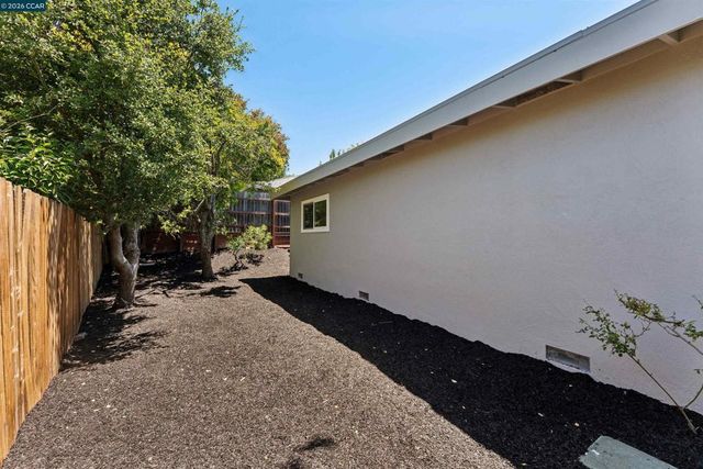 3051 Keith Dr, Richmond, CA 94803