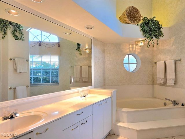 12100 Sabal Dunes LN, Fort Myers, FL 33913