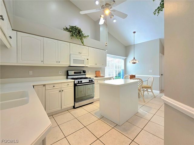 12100 Sabal Dunes LN, Fort Myers, FL 33913