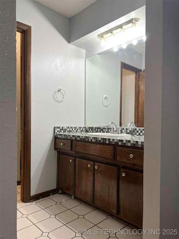 1924 9th NW, Ardmore, OK 73401