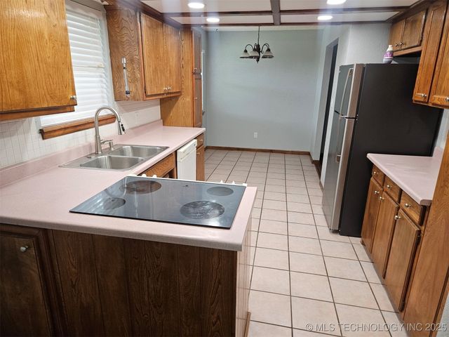 1924 9th NW, Ardmore, OK 73401