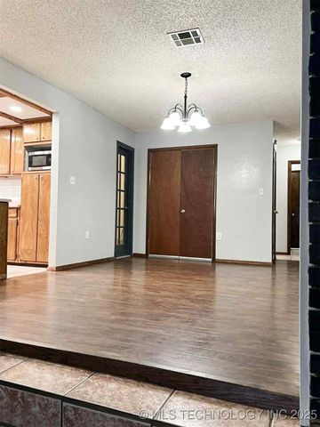 1924 9th NW, Ardmore, OK 73401