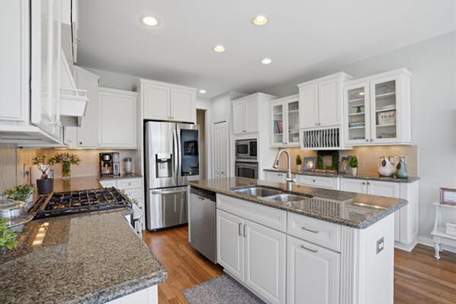 5693 Strawberry Circle, Commerce Twp, MI 48382
