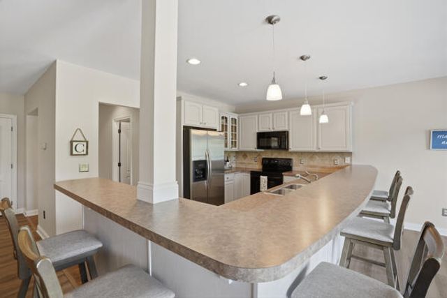 5693 Strawberry Circle, Commerce Twp, MI 48382