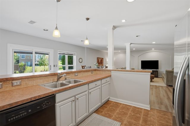 5693 Strawberry Circle, Commerce Twp, MI 48382