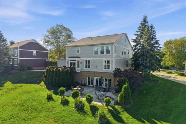 5693 Strawberry Circle, Commerce Twp, MI 48382