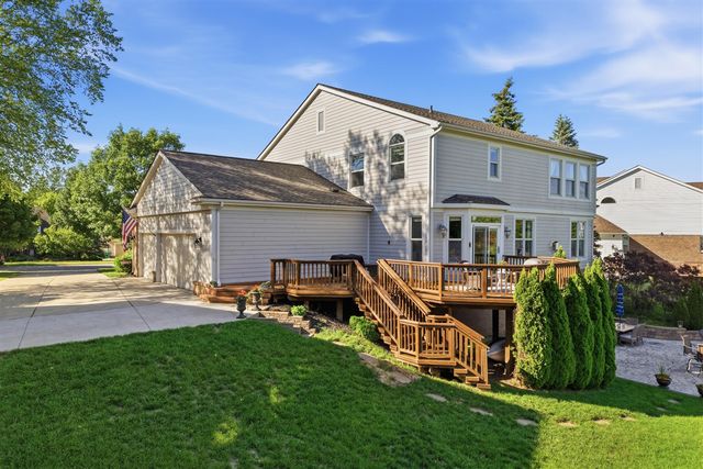 5693 Strawberry Circle, Commerce Twp, MI 48382