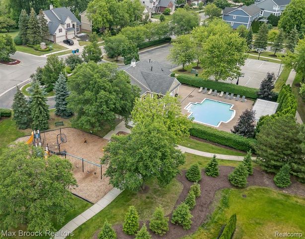 5693 Strawberry Circle, Commerce Twp, MI 48382