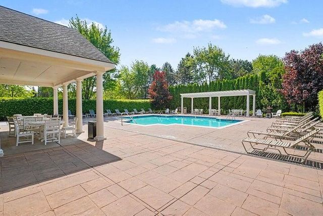 5693 Strawberry Circle, Commerce Twp, MI 48382