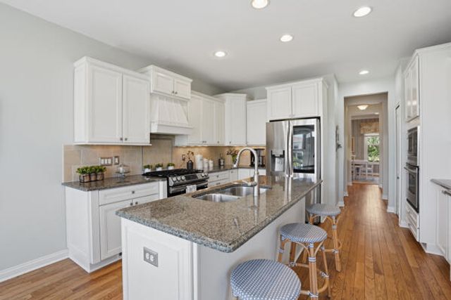 5693 Strawberry Circle, Commerce Twp, MI 48382