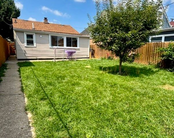1823 N 37th Avenue, Stone Park, IL 60165