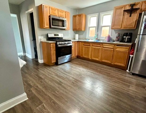 1823 N 37th Avenue, Stone Park, IL 60165