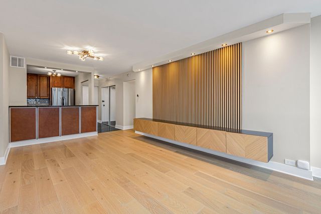 5415 N SHERIDAN Road 915, Chicago, IL 60640