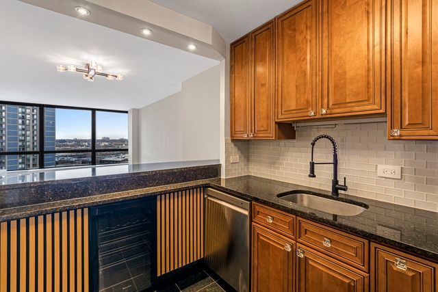 5415 N SHERIDAN Road 915, Chicago, IL 60640