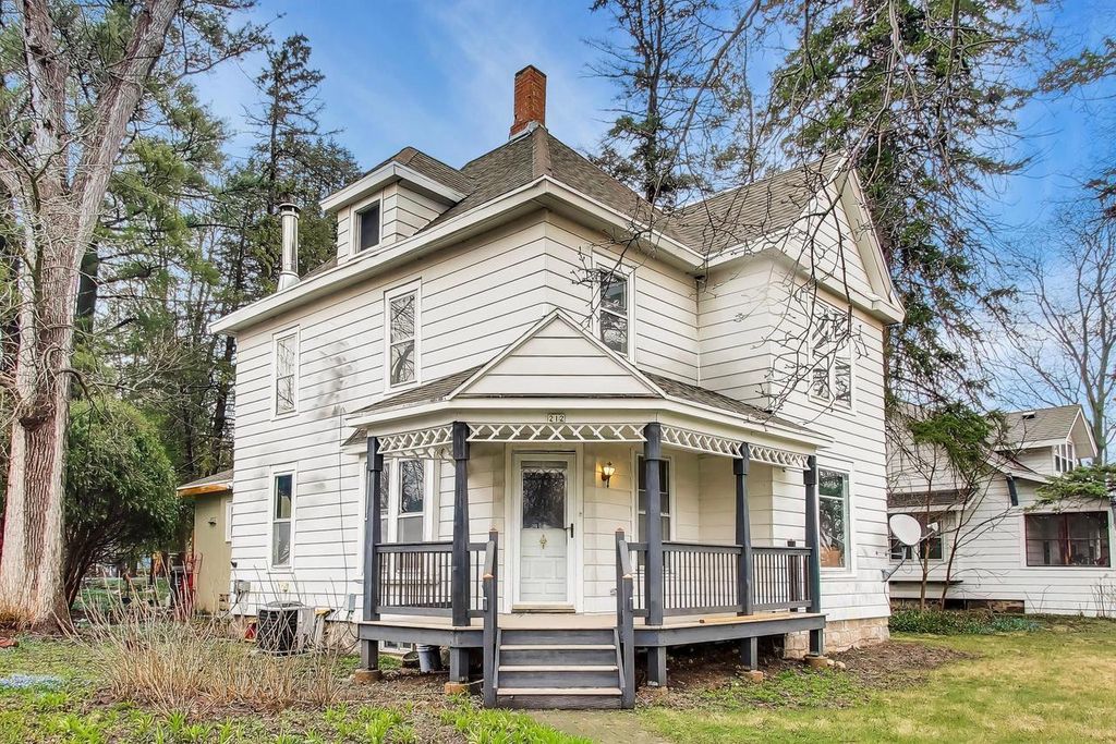 212 Kenosha STREET, Walworth, WI 53184