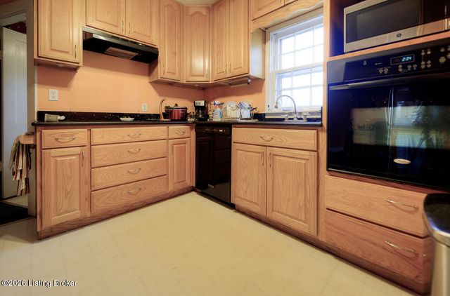 12501 Lower River Rd, Louisville, KY 40272