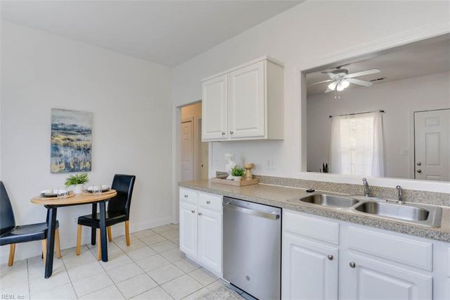 200 Maple Ave Apt H, Norfolk, VA 23503
