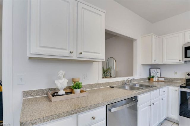 200 Maple Ave Apt H, Norfolk, VA 23503