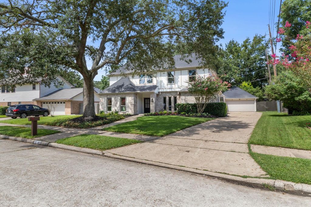 1758 Creekside Drive, Sugar Land, TX 77478