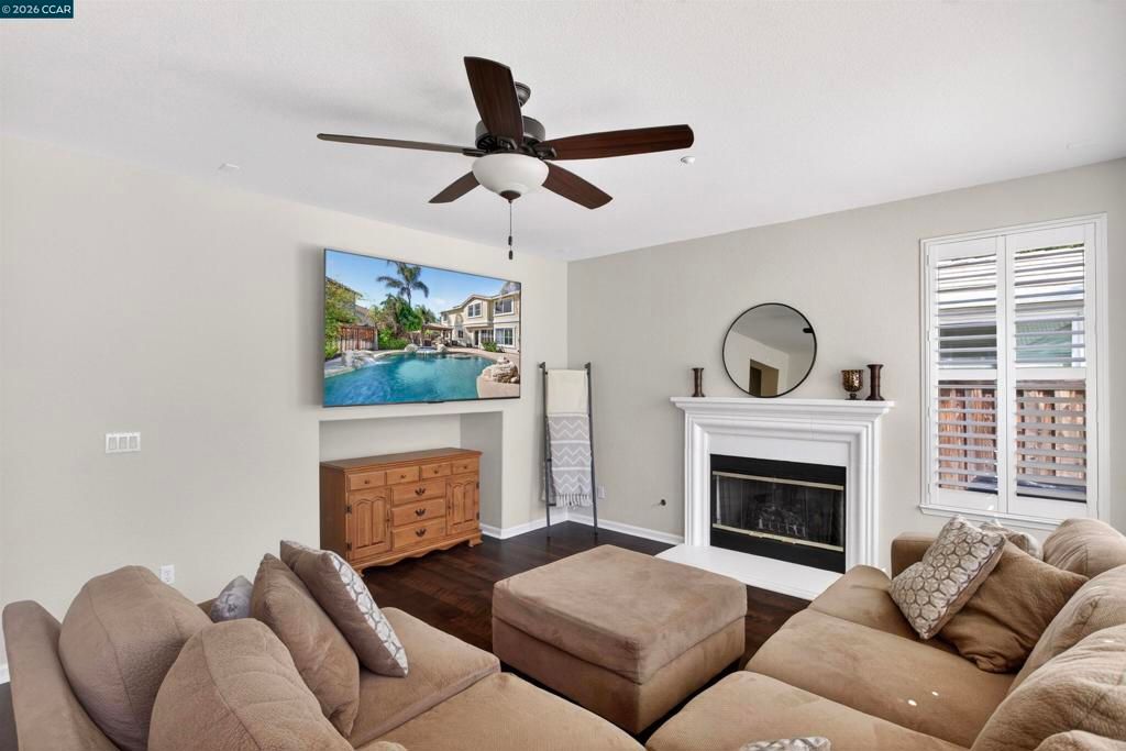 Image 25 of property listing at 858 Lindrick Ct, Brentwood, CA 94513