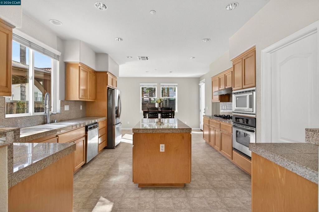 Image 29 of property listing at 858 Lindrick Ct, Brentwood, CA 94513