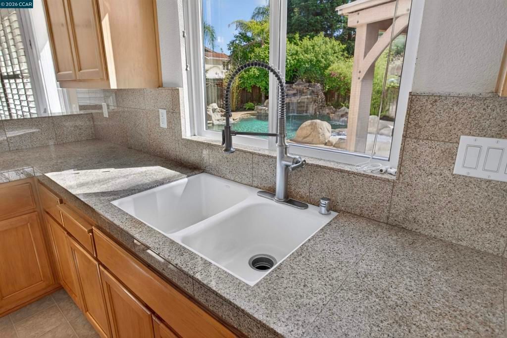 Image 32 of property listing at 858 Lindrick Ct, Brentwood, CA 94513