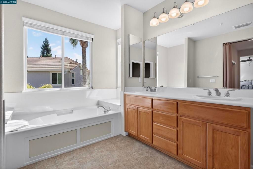 Image 37 of property listing at 858 Lindrick Ct, Brentwood, CA 94513
