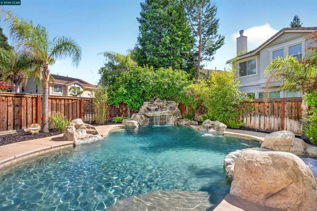 Image 7 of property listing at 858 Lindrick Ct, Brentwood, CA 94513