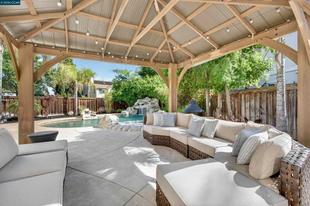 Image 9 of property listing at 858 Lindrick Ct, Brentwood, CA 94513