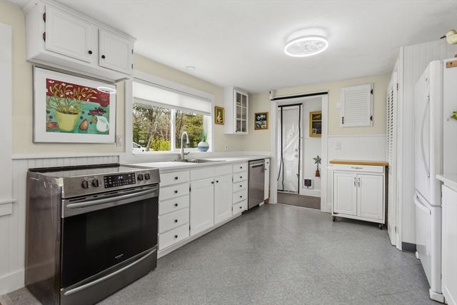 120 Chestnut St, Barnstable, MA 02601