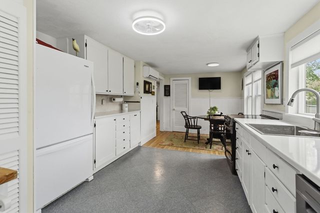 120 Chestnut St, Barnstable, MA 02601