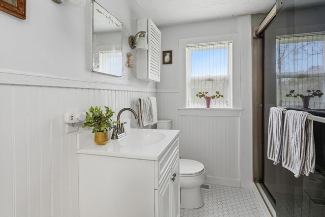 120 Chestnut St, Barnstable, MA 02601