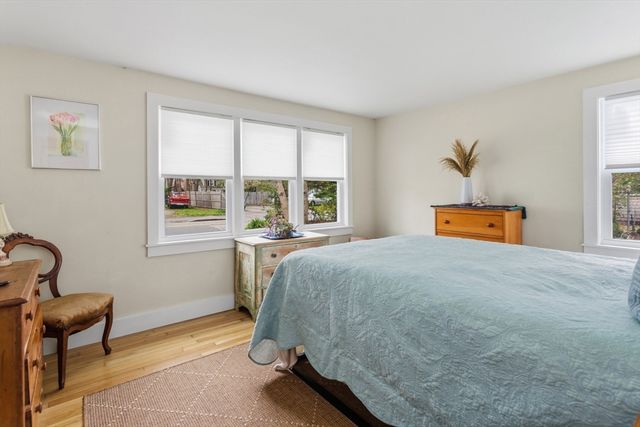 120 Chestnut St, Barnstable, MA 02601