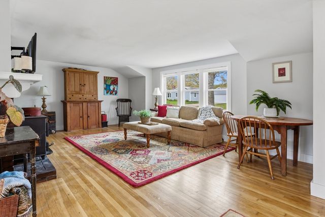 120 Chestnut St, Barnstable, MA 02601