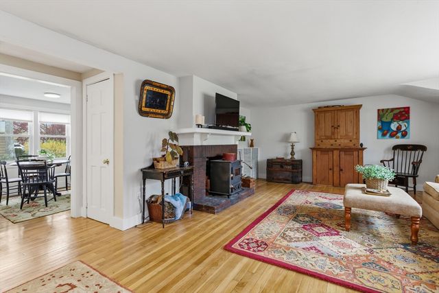 120 Chestnut St, Barnstable, MA 02601