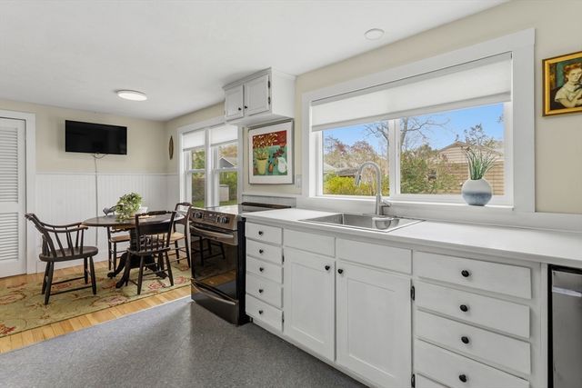 120 Chestnut St, Barnstable, MA 02601