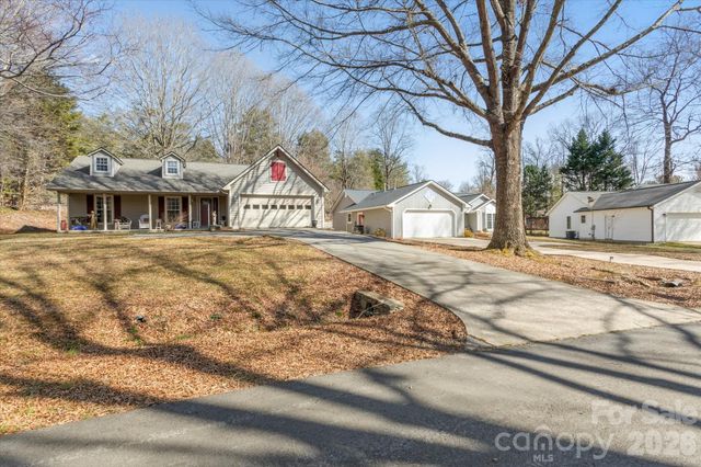 2625 Middleton Circle, Hendersonville, NC 28791
